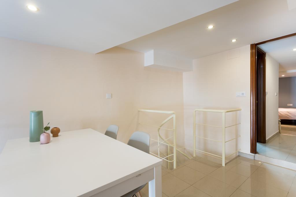 Apartamentos Diaber Gerona 22 إشبيلية المظهر الخارجي الصورة