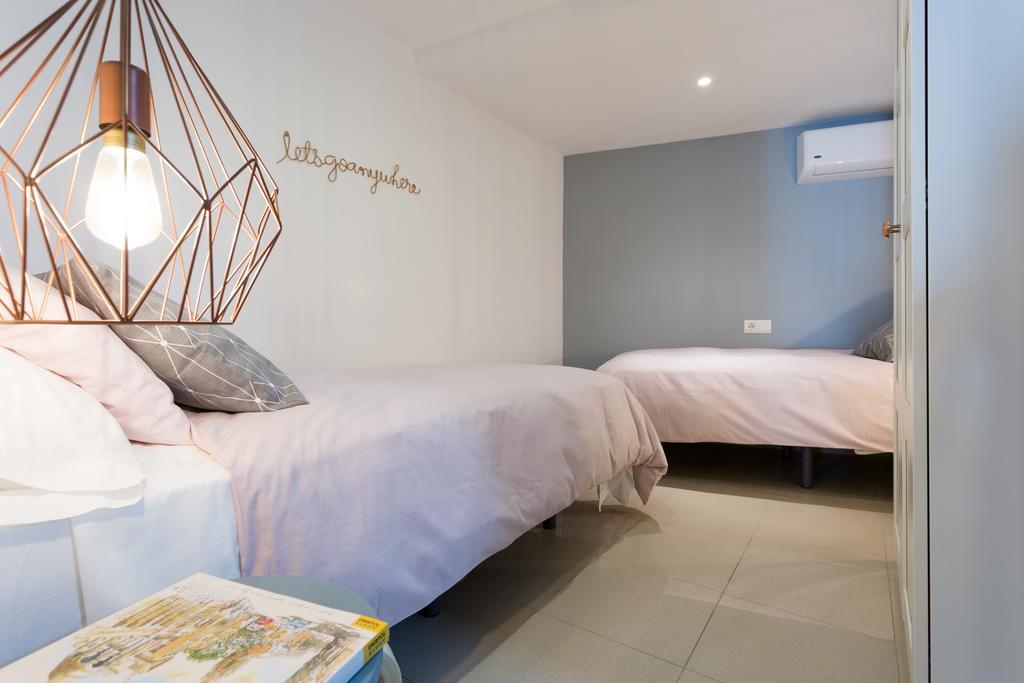 Apartamentos Diaber Gerona 22 إشبيلية المظهر الخارجي الصورة